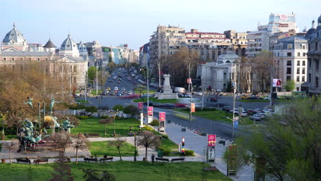 Tráfico-De-Hora-Punta-En-La-Rotonda-De-La-Plaza-De-La-Universidad,-Timelapse-De-Bucarest