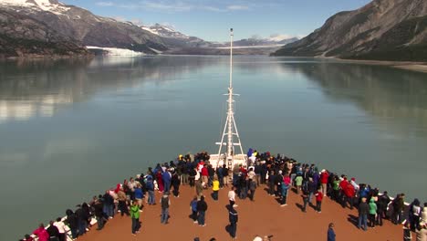 Cruising-in-Glacier-Bay-National-Park-Alaska