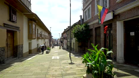 Straßen-Von-La-Candelaria,-Dem-Historischen-Stadtzentrum-In-Bogota,-Kolumbien