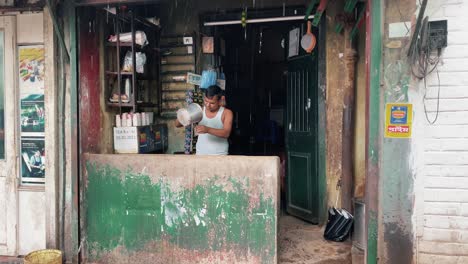 Pequeña-Tienda-De-Té-Al-Borde-De-La-Carretera-En-Calcuta,-Bengala-Occidental