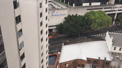 4K-UHD-Time-lapse-of-car-traffic-and-people-crossing-street,-commuter-trains-in-background,-Brisbane-Transit-Centre