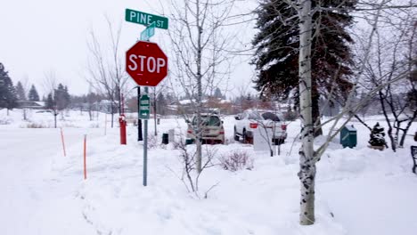 Deep-snow-covers-shops-and-roads-during-the-Christmas-festive-season-in-the-idyllic-town-of-McCall-in-Idaho,-USA