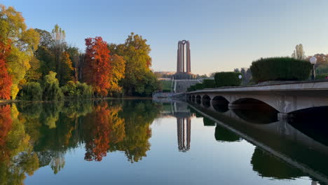 Carol-I-Park,-Escena-De-Otoño,-Bucarest,-Rumania