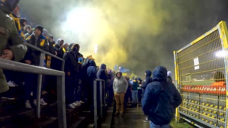 Fans-Des-Brüsseler-Fußballclubs-Union-Saint-Gilles-Während-Eines-Heimspiels-In-Ihrem-Stadion-Dudenpark-–-Siegreiche-Belgische-Mannschaft