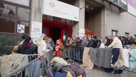 Llegada-De-Miles-De-Refugiados-De-Guerra-De-Ucrania-En-El-Edificio-Jules-Bordet-En-La-Capital-Belga