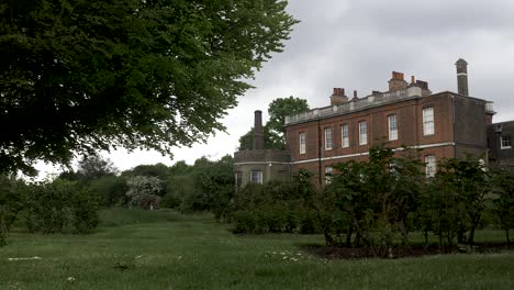 La-Casa-Del-Guardabosques-En-La-Vista-Del-Parque-De-Greenwich-Desde-Los-Jardines-Verdes-En-Greenwich