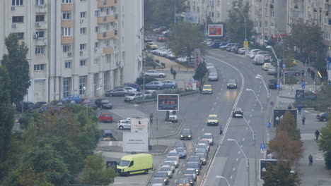 Early-morning-traffic-in-Bucharest,-Romania