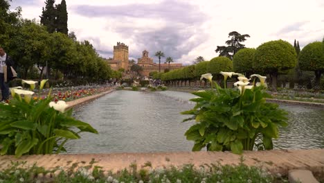 Vista-Estática-Dentro-De-Los-Jardines-Del-Alcázar-En-Córdoba,-España