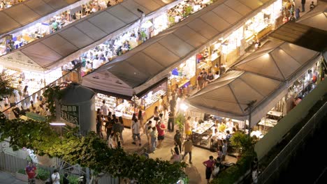 Mercado-Nocturno-De-Ferias-Jodd-Con-Muchas-Personas-Para-Ir-De-Compras-Y-Comer-Comida-Callejera-En-Bangkok,-Tailandia