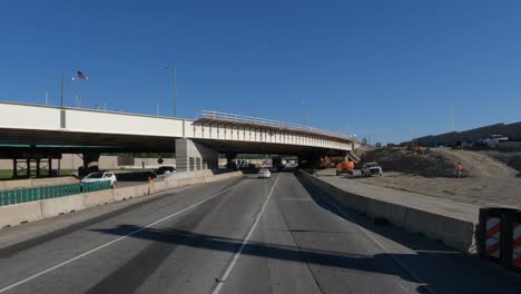 Viajando-Por-La-Autopista-De-Peaje-Tri-State-I294-Construcción-De-Carreteras-Tráfico-Lento-En-Hora-Punta-Cerca-De-Un-Puente