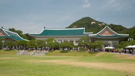 überfüllt-Mit-Koreanischen-Reisenden-Blaues-Haus---Cheong-Wa-Dae-Nach-Der-Öffnung-Für-Die-Öffentlichkeit