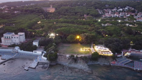 Zooming-out-shot-of-Cardellino-fush-restaurant-and-bar,-Castiglioncello