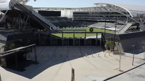 Entrada-Y-Puertas-Del-Estadio-Del-Club-De-Fútbol-De-Los-Angeles