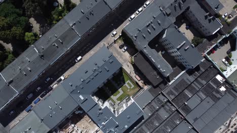 Una-Foto-De-Un-Dron-De-Un-Barrio-En-Lodz,-Polonia