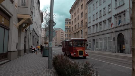 Eine-Straße-In-Bratislava,-4k