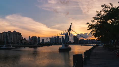 Zeitraffer-Des-Sonnenuntergangs-An-Der-Tanjong-Rhu-Brücke