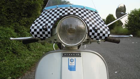 Vespa-Piaggio-50-Especial-125-Px-80s-70s-Retro-Scooter-Frente