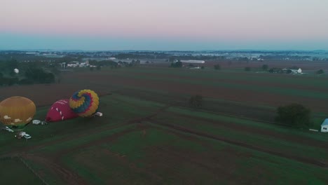 Globos-Aerostáticos-Despegando-En-Una-Mañana-Nublada-De-Otoño