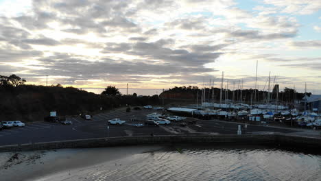 Drone-flight-over-the-beach-and-yacht-club-of-Mornington-Pier,-Melbourne-Australia