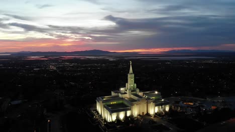 Drohnenaufnahmen-Des-LDS-Tempels-Bei-Sonnenuntergang