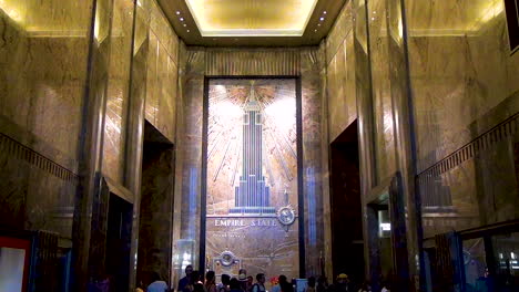The-Empire-State-Building-entrance-hall-with-crowds