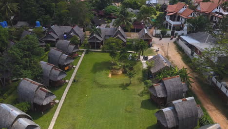 Flug-über-Den-Hotelkomplex-In-Krabi