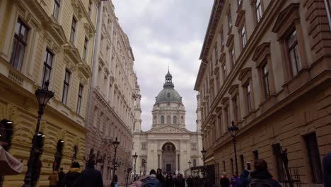 Zu-Fuß-In-Richtung-Basilika-Bei-St