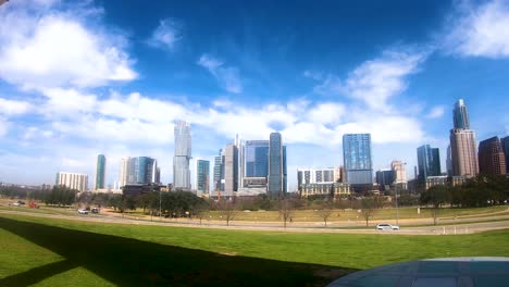 Una-Vista-Del-Horizonte-De-Austin-Desde-El-Centro-Largo-En-Las-Costas-Del-Auditorio-60fps