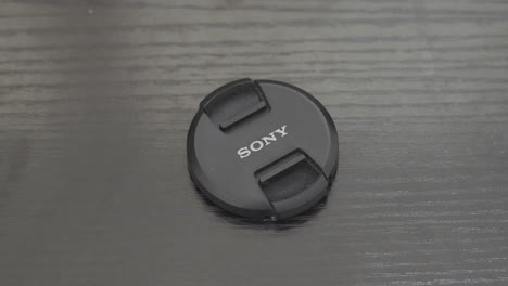 Lens-cap-from-a-Sony-50mm-lens