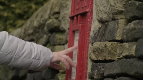 Checking-mail-times-in-rural-England