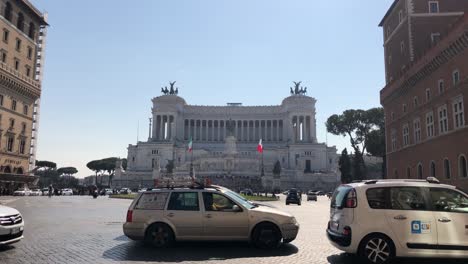 Calles-De-Roma-Durante-La-Hora-Pico-Frente-Al-Altar-De-La-Patria