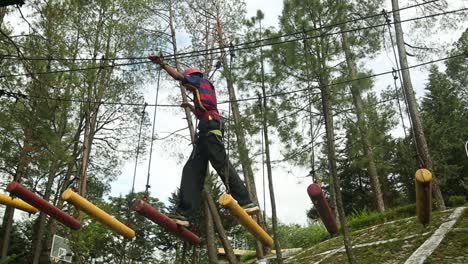 Un-Instituto-De-Montañismo-En-El-Himalaya-Escaladores-Recibiendo-Entrenamiento-En-Un-Instituto-De-Montañismo-En-El-Himalaya