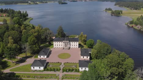 Vista-Aérea-Del-Castillo-De-Stjernsund-En-Las-Afueras-De-Askersund,-Suecia