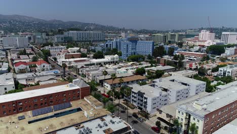 Toma-Aérea-De-4k-Drones-Del-Edificio-Y-El-Campus-De-La-Iglesia-De-La-Cienciología-En-Sunset-Blvd-En-Los-Angeles-California