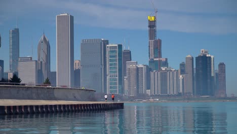 Panoramablick-Auf-Die-Skyline-Von-Chicago-An-Einem-Sonnigen-Tag