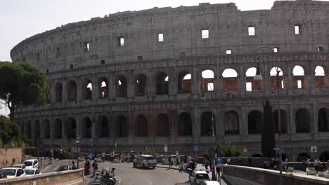 View-of-Rome-Colosseum-amphitheater-and-crowded-street-of-Rome,-Italy