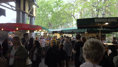 Crowded-Borough-Market-In-London,-UK