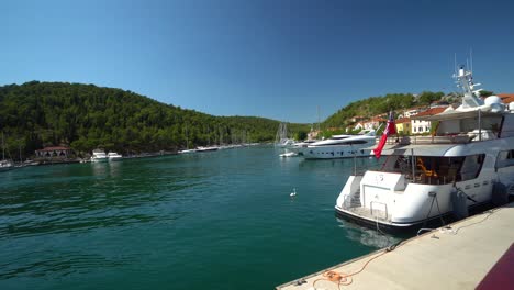 Aufnahme-Eines-Yachthafens-In-Der-Stadt-Skradin-In-Kroatien,-Etwa-Im-Juni-2016