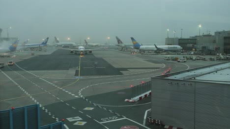 Deutschlands-Frankfurter-Nationalflughafen-Blick-Auf-Das-Rollfeld