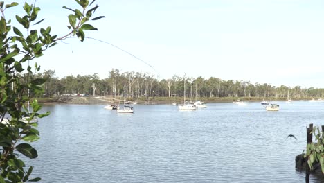 Barcos-Flotando-En-El-Río-Fitzroy,-Rockhampton