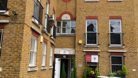 Exterior-of-the-Society-for-Psychical-Research-building-in-Kensington,-West-London