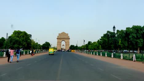 Movimientos-Lentos-Hacia-La-Puerta-De-La-India-Avanzando-Hacia-La-Puerta-De-La-India