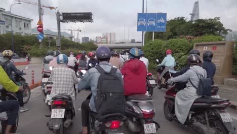 4k-60fps-Tiro-Estabilizado-Pov-Andar-En-Una-Motoneta-En-La-Ciudad-De-Ho-Chi-Minh-Vietnam-Durante-La-Hora-Pico-De-La-Mañana-Es-Toda-Una-Experiencia