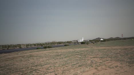 Avión-Entrando-Después-Del-Aterrizaje