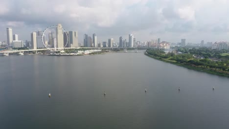 Toma-Aérea-De-Drones-Del-Estadio-Interior-De-Singapur-Durante-El-Amanecer