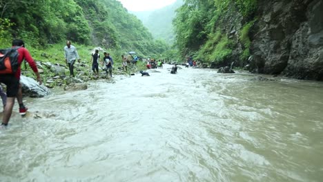 Fischtötungsfest-Im-Himalaya:-Maund-Mela