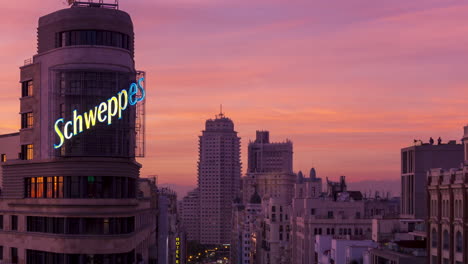 Timelapse-of-Gran-Vïa-street-at-sunset,-Madrid