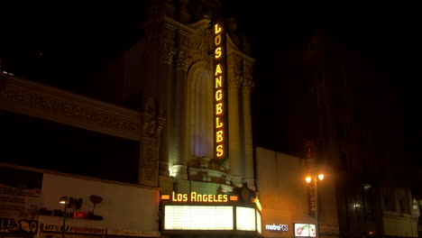 Letrero-De-Neón-Amarillo-&quot;los-Angeles&quot;-Por-La-Noche