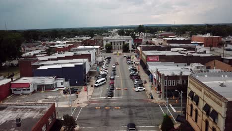 Weitwinkelaufnahme-Von-Graham,-North-Carolina,-Mit-Dem-Gerichtsgebäude-Von-Alamance-County-In-Der-Ferne