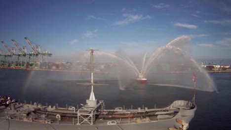 Un-Barco-De-Bomberos-En-El-Drone-Del-Puerto